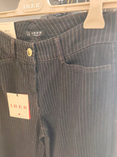 Carica l'immagine nel visualizzatore di Gallery, Jeans gessati
