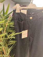 Carica l'immagine nel visualizzatore di Gallery, Jeans gessati
