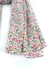 Carica l'immagine nel visualizzatore di Gallery, Sciarpa foulard Flora
