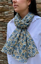 Carica l'immagine nel visualizzatore di Gallery, Sciarpa foulard Liberty
