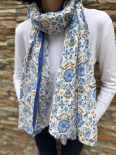 Carica l'immagine nel visualizzatore di Gallery, Sciarpa foulard Ibiscus
