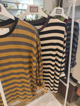 Carica l'immagine nel visualizzatore di Gallery, Maglia righe color block
