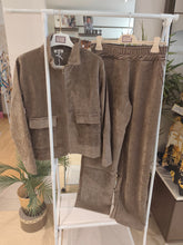 Carica l'immagine nel visualizzatore di Gallery, Pantalone velluto a coste taupe
