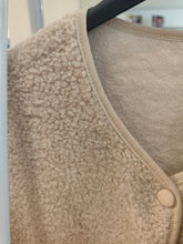 Carica l'immagine nel visualizzatore di Gallery, Gilet ricciolino
