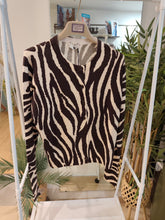 Carica l&#39;immagine nel visualizzatore di Gallery, Golfino coreana zebra

