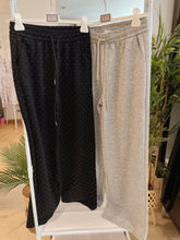 Carica l'immagine nel visualizzatore di Gallery, Pantaloni jogger strass
