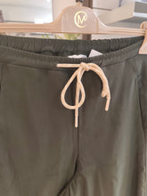 Carica l'immagine nel visualizzatore di Gallery, Pantalone cargo
