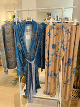Carica l'immagine nel visualizzatore di Gallery, Vestaglia Kimono Namaste
