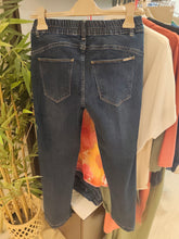Carica l'immagine nel visualizzatore di Gallery, Jeans tasche bottoni
