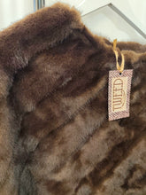 Carica l&#39;immagine nel visualizzatore di Gallery, Poncho Reichenbach
