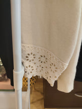 Carica l'immagine nel visualizzatore di Gallery, Maglia bordo pizzo
