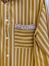Carica l'immagine nel visualizzatore di Gallery, Camicia righe e strass
