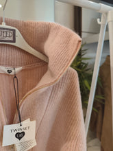 Carica l'immagine nel visualizzatore di Gallery, Maglione rosa
