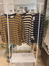 Carica l'immagine nel visualizzatore di Gallery, Maglia righe color block
