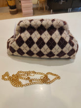 Carica l'immagine nel visualizzatore di Gallery, Pochette fantasia peluche
