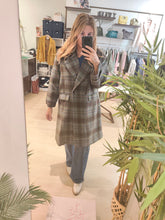 Carica l'immagine nel visualizzatore di Gallery, Cappotto tartan

