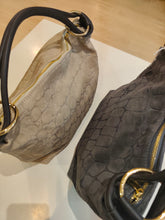 Carica l'immagine nel visualizzatore di Gallery, Borsa anelle effetto cocco
