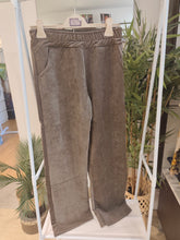 Carica l'immagine nel visualizzatore di Gallery, Pantalone velluto a coste taupe
