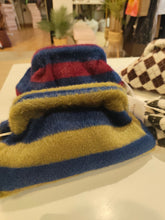 Carica l'immagine nel visualizzatore di Gallery, Pochette fantasia peluche
