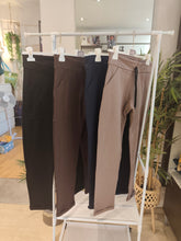 Carica l'immagine nel visualizzatore di Gallery, Pantalone cotone felpati
