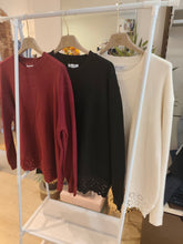Carica l'immagine nel visualizzatore di Gallery, Maglia bordo pizzo
