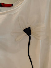 Carica l'immagine nel visualizzatore di Gallery, T-shirt fiore
