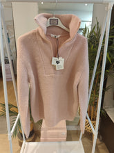 Carica l'immagine nel visualizzatore di Gallery, Maglione rosa
