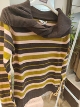 Carica l'immagine nel visualizzatore di Gallery, Maglia righe

