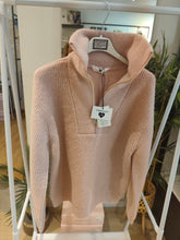 Carica l'immagine nel visualizzatore di Gallery, Maglione rosa
