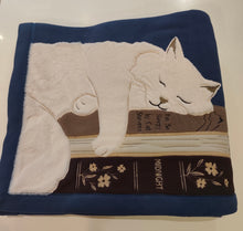 Carica l'immagine nel visualizzatore di Gallery, Plaid Gatto e libri
